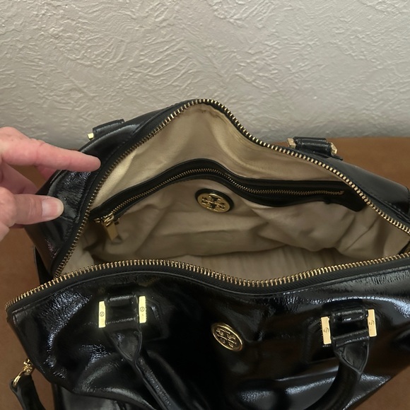 Tory Burch leather purse. Black patent leather. - Picture 5 of 5